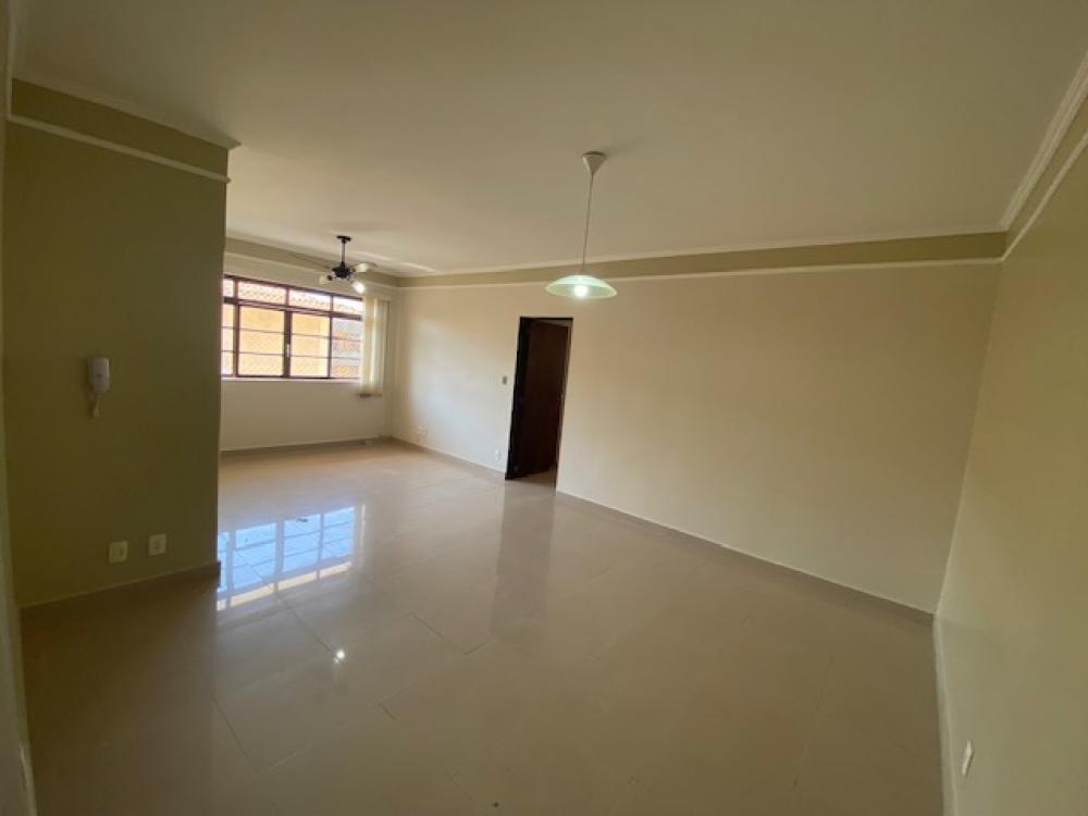 Alugar Apartamento / Padr&atilde;o em Ribeirao Preto R$ 1.500,00 - Foto 2