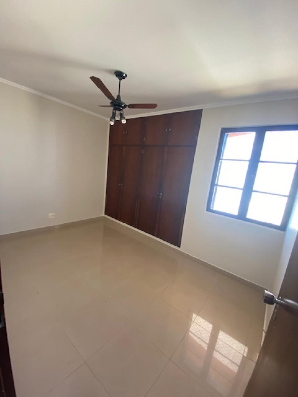 Alugar Apartamento / Padr&atilde;o em Ribeirao Preto R$ 1.500,00 - Foto 3