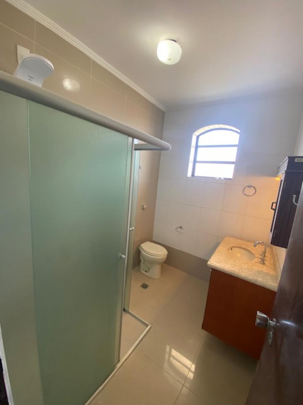Alugar Apartamento / Padr&atilde;o em Ribeirao Preto R$ 1.500,00 - Foto 5