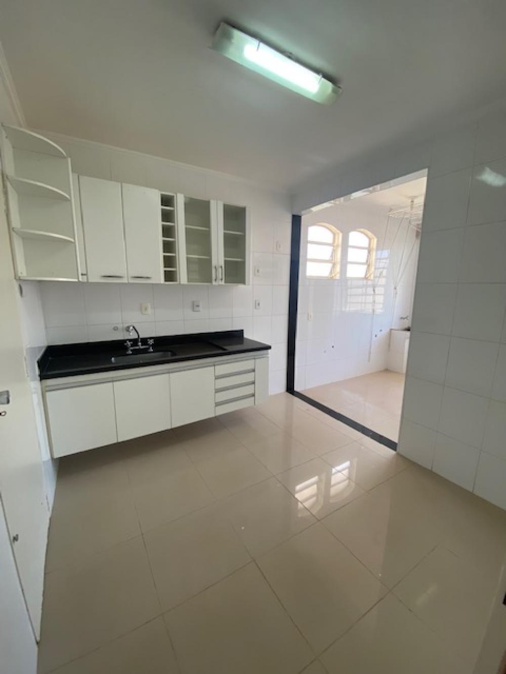Alugar Apartamento / Padr&atilde;o em Ribeirao Preto R$ 1.500,00 - Foto 9