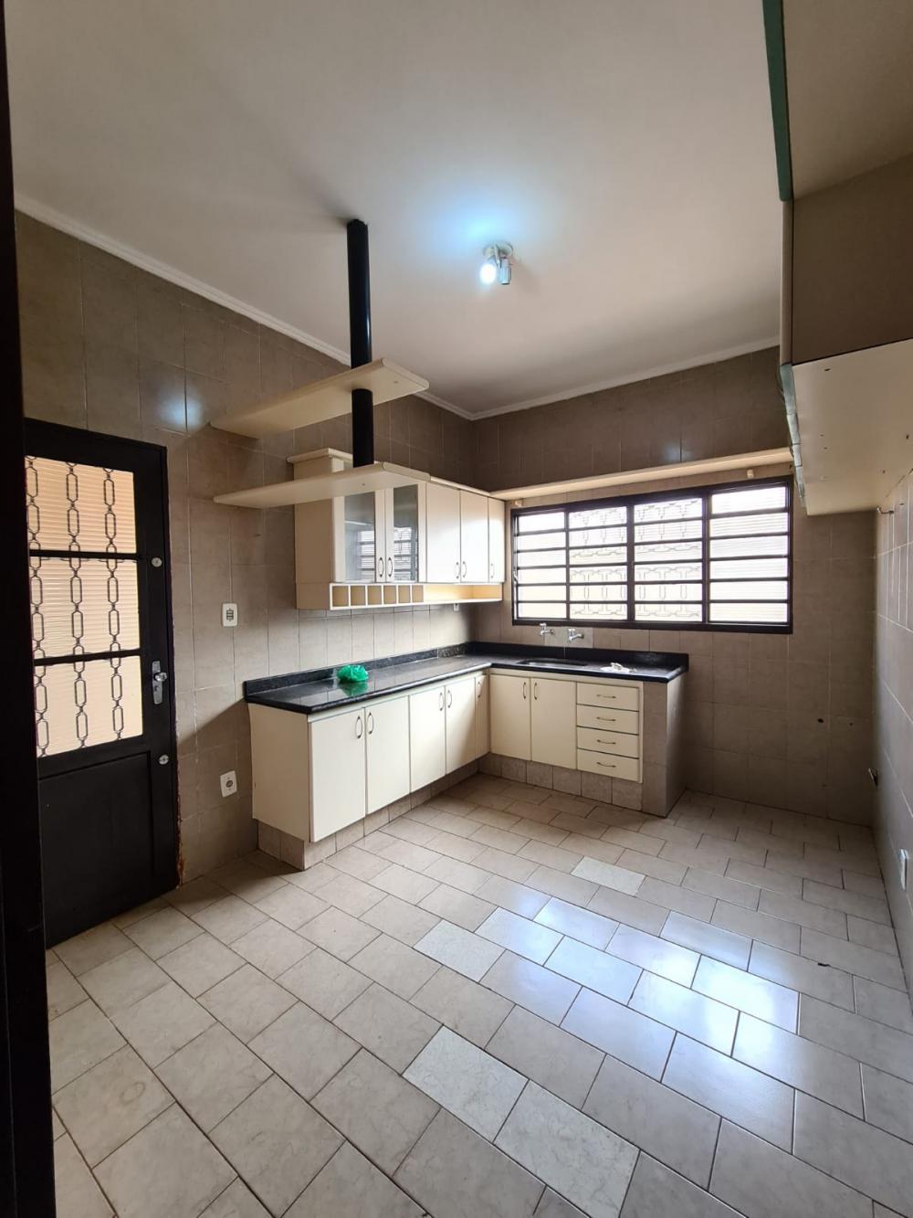 Alugar Casa / Padrão em Ribeirão Preto R$ 1.600,00 - Foto 14 Alugar Casa / Padrão em Ribeirão Preto R$ 1.600,00 - Foto 14