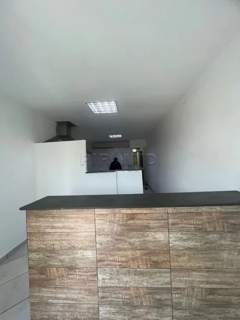 Alugar Comercial / Sal&atilde;o em Ribeir&atilde;o Preto R$ 1.750,00 - Foto 1