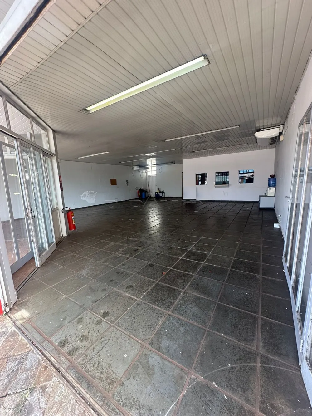 Alugar Comercial / Sal&atilde;o em Ribeir&atilde;o Preto R$ 3.300,00 - Foto 1