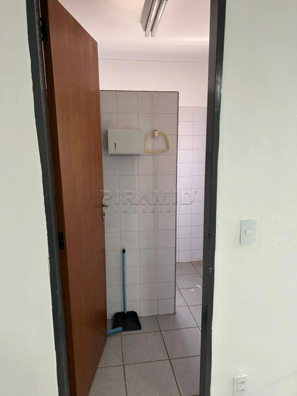 Alugar Comercial / Sal&atilde;o em Ribeir&atilde;o Preto R$ 1.530,00 - Foto 3