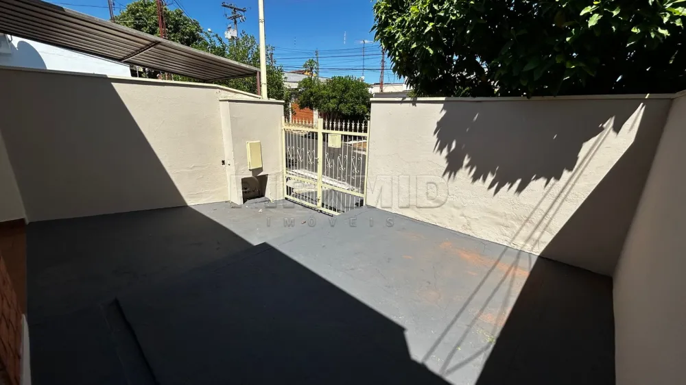 Alugar Casa / Padrão em Ribeirão Preto R$ 1.800,00 - Foto 1