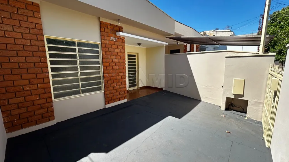 Alugar Casa / Padrão em Ribeirão Preto R$ 1.800,00 - Foto 2