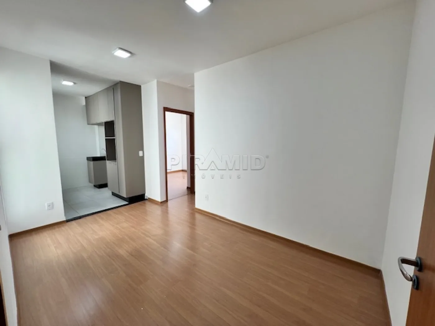 Alugar Apartamento / Padrão em Ribeirão Preto R$ 1.650,00 - Foto 1