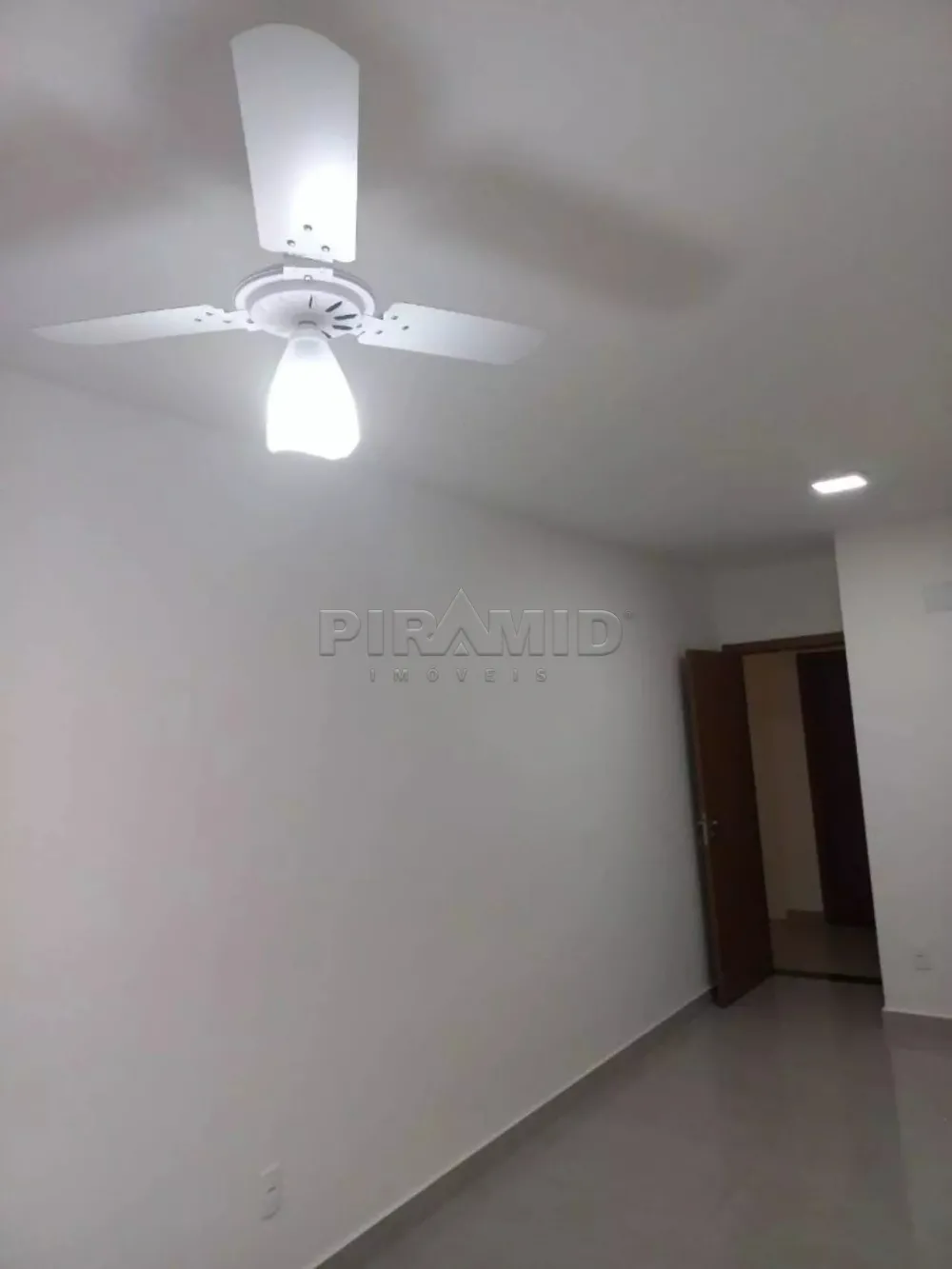Comprar Apartamento / Padrão em Ribeirão Preto R$ 450.000,00 - Foto 2