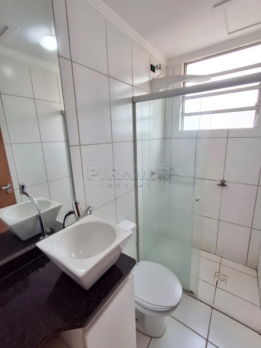 Alugar Apartamento / Padr&atilde;o em Ribeir&atilde;o Preto R$ 1.100,00 - Foto 4