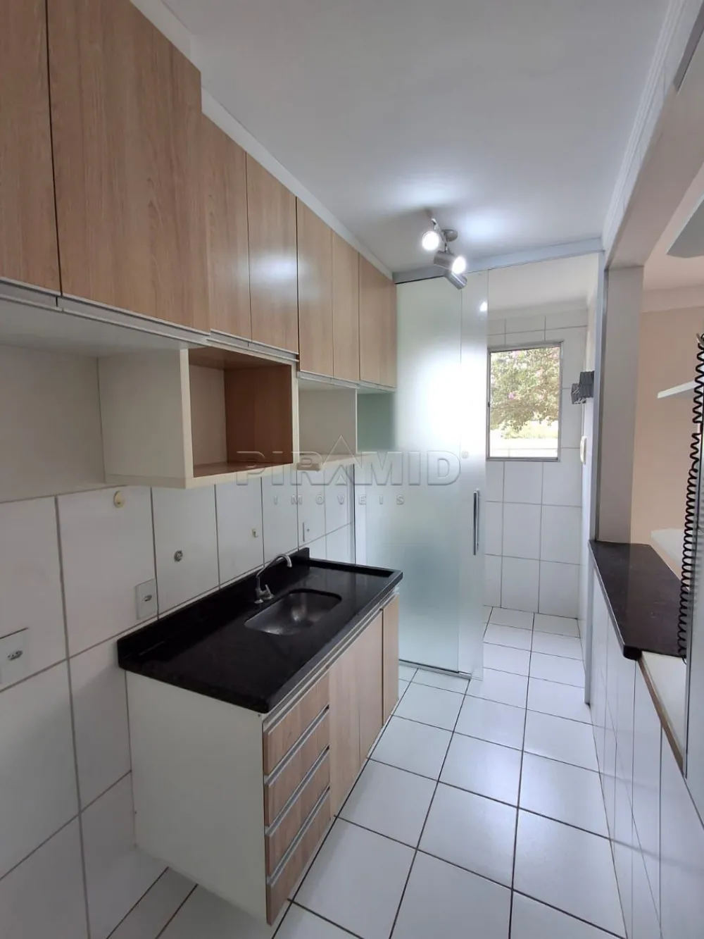 Alugar Apartamento / Padr&atilde;o em Ribeir&atilde;o Preto R$ 1.100,00 - Foto 11