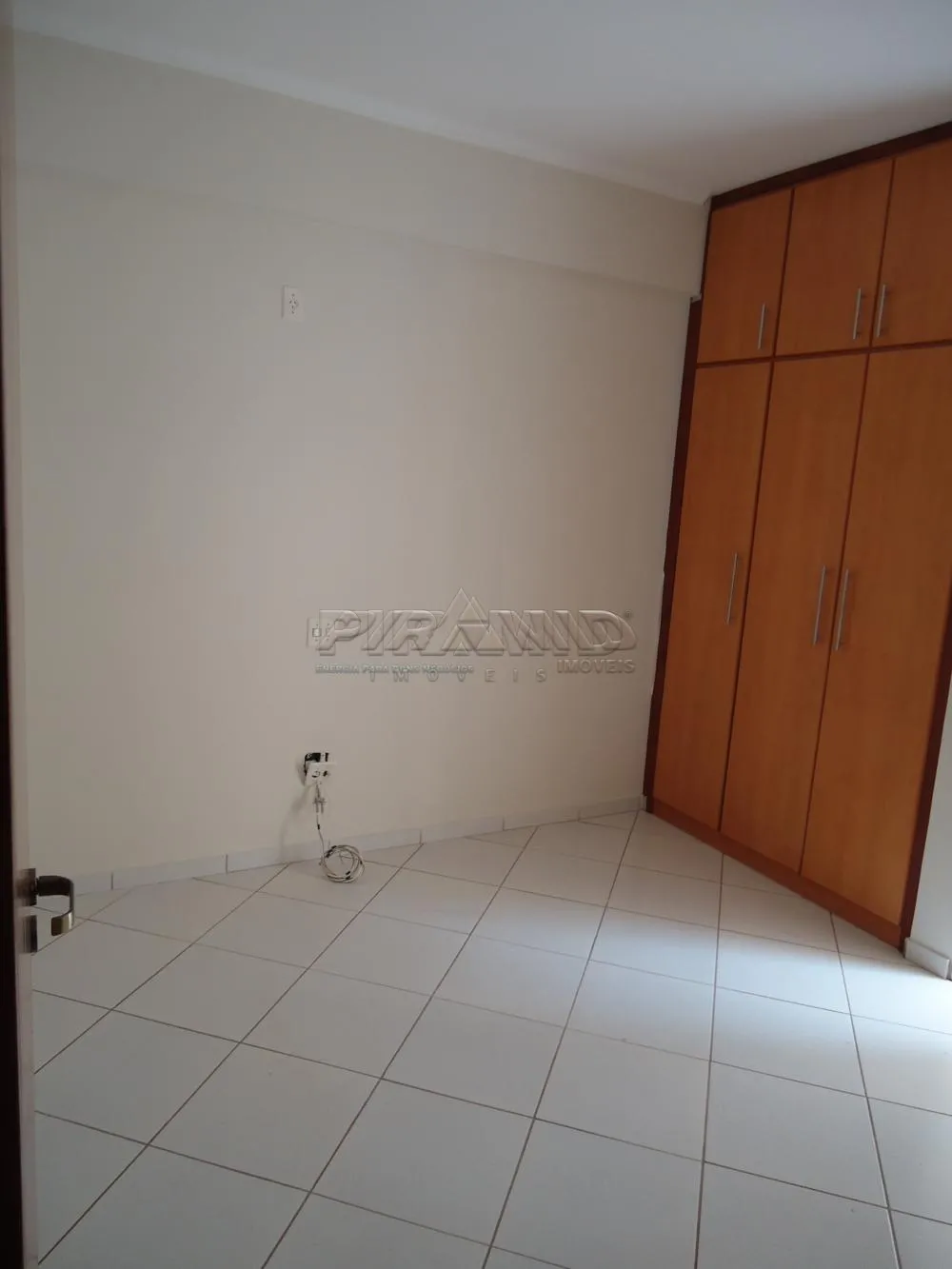 Alugar Apartamento / Padr&atilde;o em Ribeir&atilde;o Preto R$ 880,00 - Foto 4