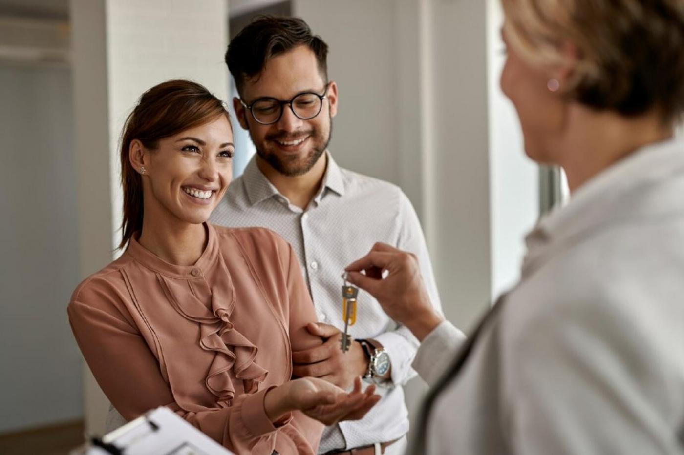 Guia Para Jovens Profissionais: Como se Preparar Para Comprar o Primeiro Apartamento