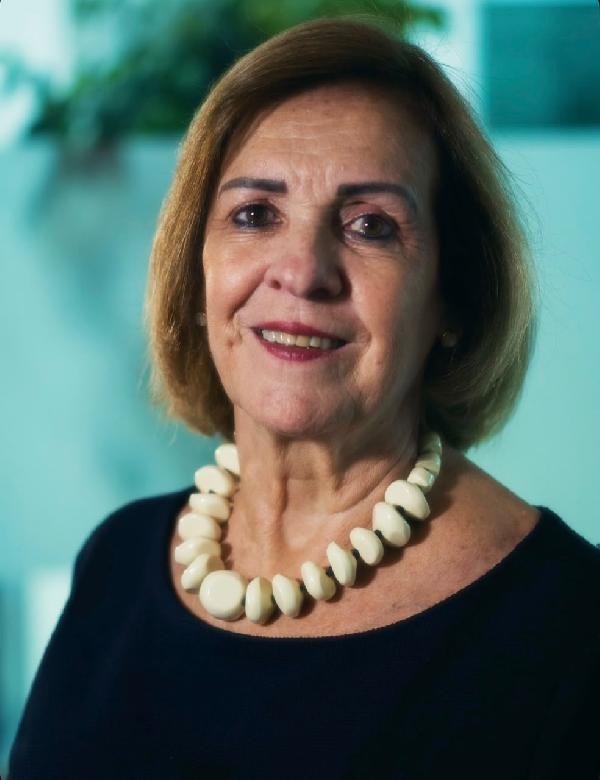 Foto de S&ocirc;nia de Lourdes Milan Porfirio, Diretora e Cofundadora