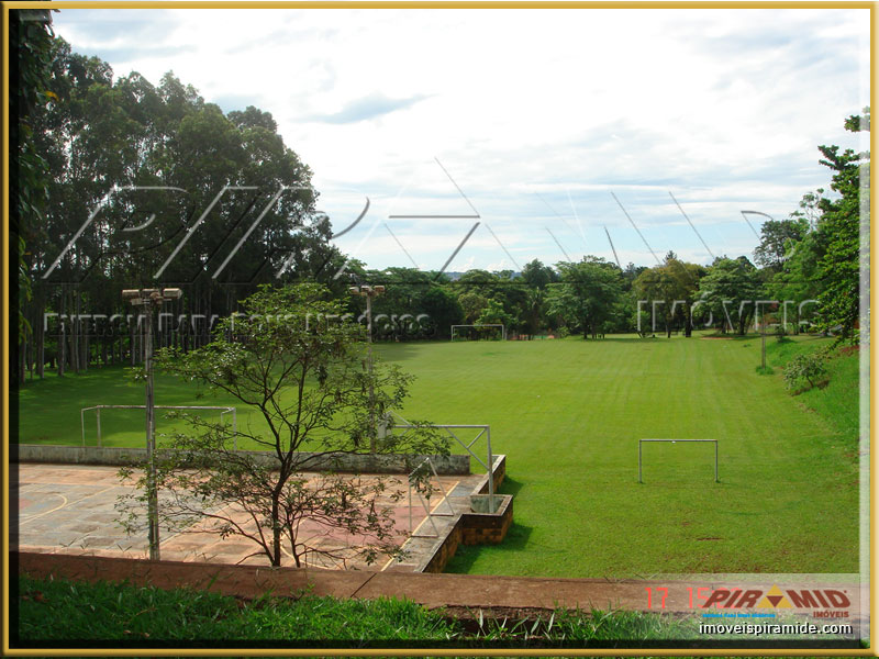 Quadra e Campo principal de Futebol. Palco de grandes campeonatos. Hoje encontra-se desativado.