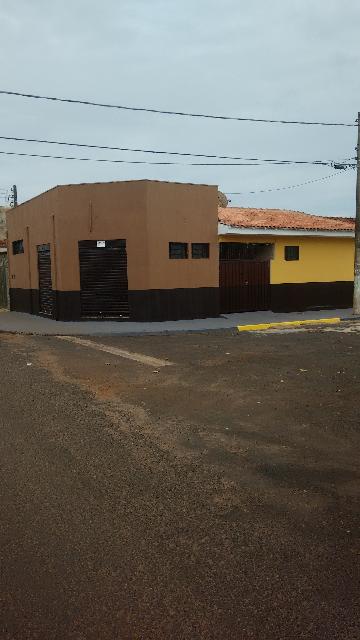 Alugar Casa / Padrão em Ribeirão Preto. apenas R$ 700,00