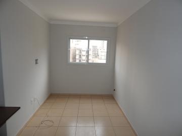 Alugar Apartamento / Padrão em Ribeirão Preto. apenas R$ 800,00