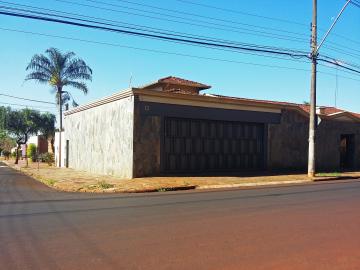 Alugar Casa / Padrão em Ribeirão Preto. apenas R$ 2.500,00