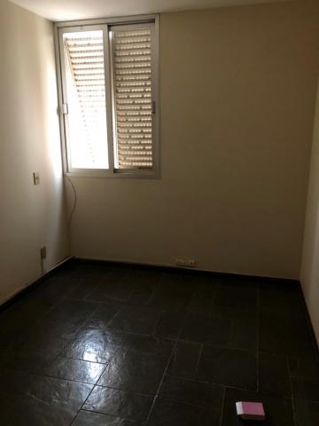 Alugar Apartamento / Padrão em Ribeirão Preto. apenas R$ 600,00