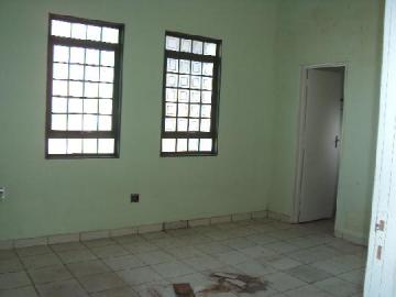 Alugar Casa / Padrão em Ribeirão Preto. apenas R$ 1.200,00