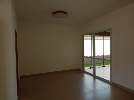 Alugar Casa / Condomínio em Cravinhos. apenas R$ 5.100,00